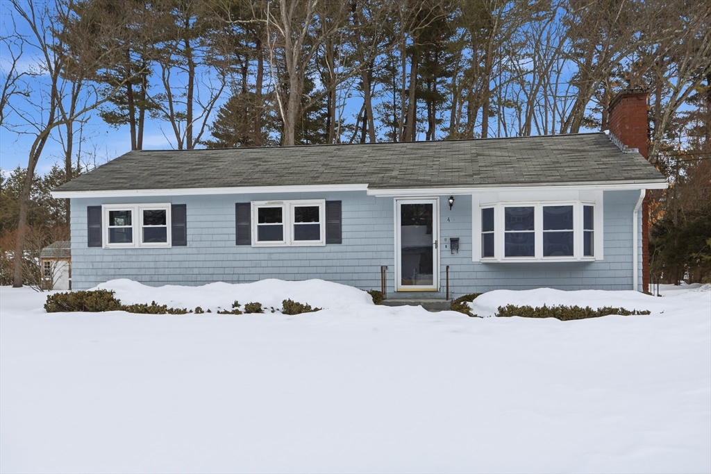 4 Charlemont Court, Chelmsford, Massachusetts, 3 Bedrooms Bedrooms, 7 Rooms Rooms,1 BathroomBathrooms,Residential,For Sale,Charlemont Court,73478725