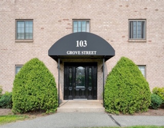 103 Grove St, Rockland, Massachusetts, 1 Bedroom Bedrooms, 3 Rooms Rooms,1 BathroomBathrooms,Residential,For Sale,Grove St,73474998