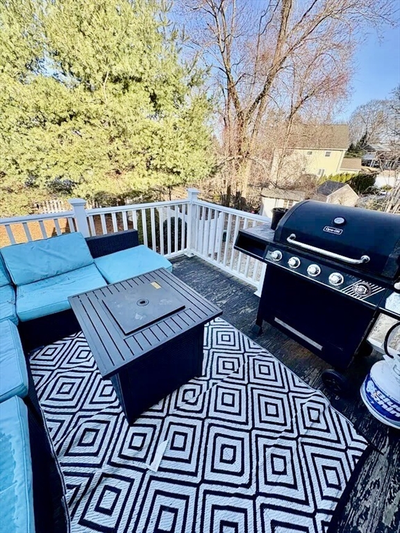 15 Beverly Hill, Canton, Massachusetts, 3 Bedrooms Bedrooms, 6 Rooms Rooms,1 BathroomBathrooms,Residential Lease,For Rent,Beverly Hill,73492428