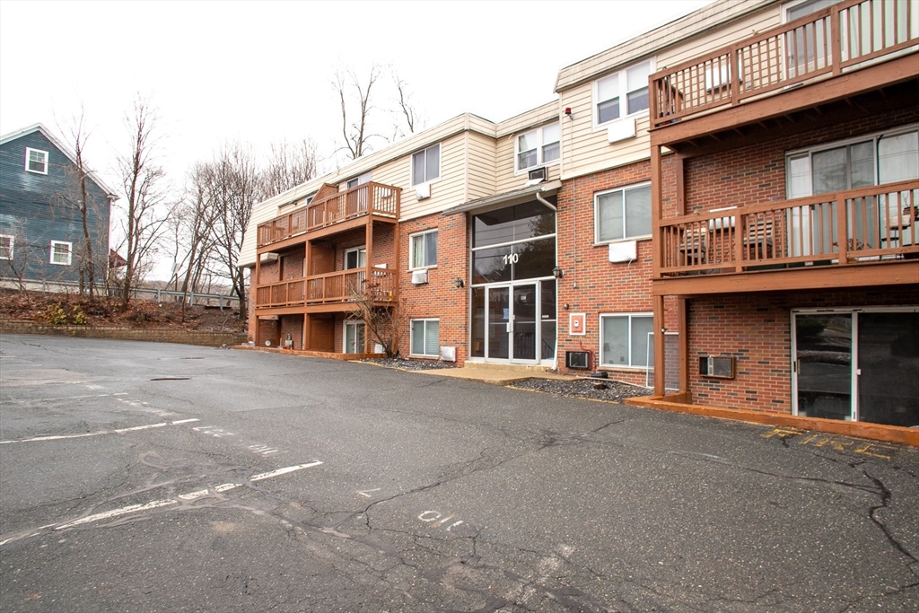 110 Boston Post Rd E, Marlborough, Massachusetts, 1 Bedroom Bedrooms, 4 Rooms Rooms,1 BathroomBathrooms,Residential,For Sale,Boston Post Rd E,73492412