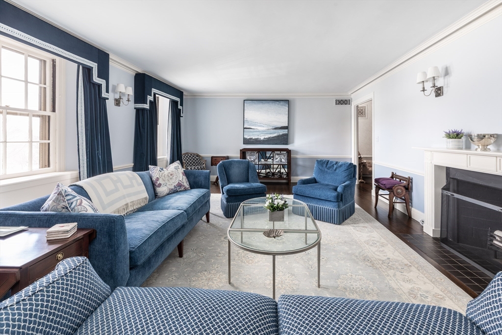 172 Beacon St, Boston, Massachusetts, 3 Bedrooms Bedrooms, 7 Rooms Rooms,2.5 BathroomsBathrooms,Residential,For Sale,Beacon St,73492429