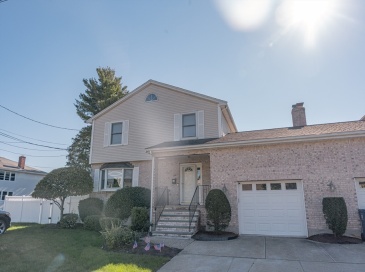 194 Linwood Ave, Newton, Massachusetts, 3 Bedrooms Bedrooms, 9 Rooms Rooms,2.5 BathroomsBathrooms,Residential Lease,For Rent,Linwood Ave,73492448