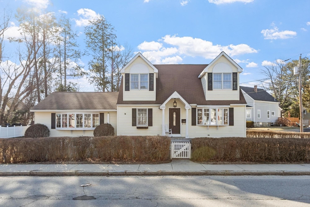 16 Green St, Methuen, Massachusetts, 4 Bedrooms Bedrooms, 9 Rooms Rooms,2 BathroomsBathrooms,Residential,For Sale,Green St,73492508