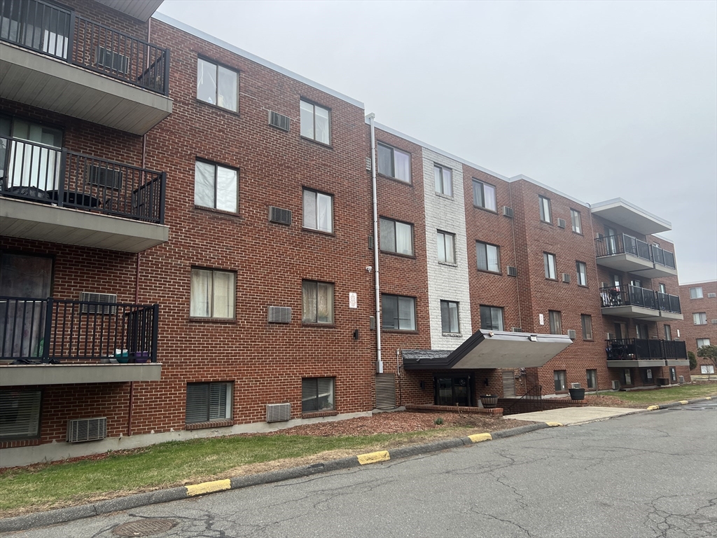 800 Governor's Drive, Winthrop, Massachusetts, 2 Bedrooms Bedrooms, 5 Rooms Rooms,1 BathroomBathrooms,Residential Lease,For Rent,Governor's Drive,73492521