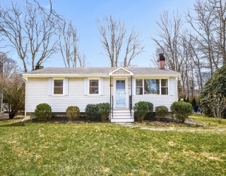 25 Toledo St, Falmouth, Massachusetts, 3 Bedrooms Bedrooms, 6 Rooms Rooms,2 BathroomsBathrooms,Residential,For Sale,Toledo St,73492525