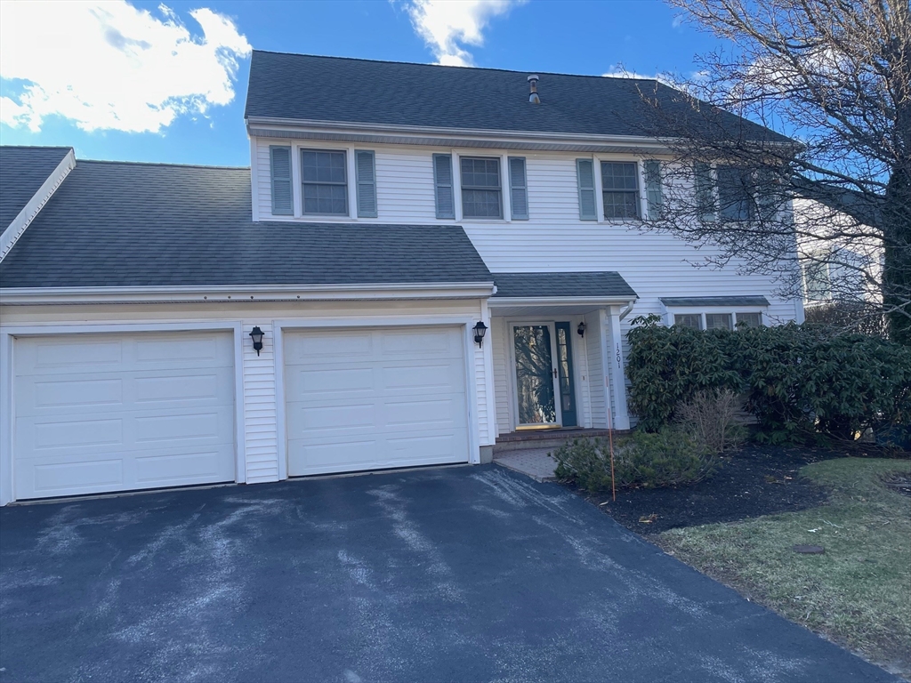 1201 Matthew Woods Dr, Braintree, Massachusetts, 5 Bedrooms Bedrooms, 10 Rooms Rooms,4.5 BathroomsBathrooms,Residential,For Sale,Matthew Woods Dr,73492533