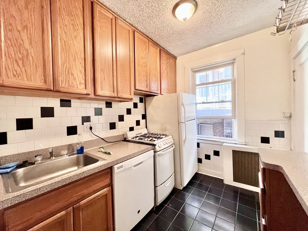 26 Chiswick Rd, Boston, Massachusetts, 1 Bedroom Bedrooms, 3 Rooms Rooms,1 BathroomBathrooms,Residential Lease,For Rent,Chiswick Rd,73492537