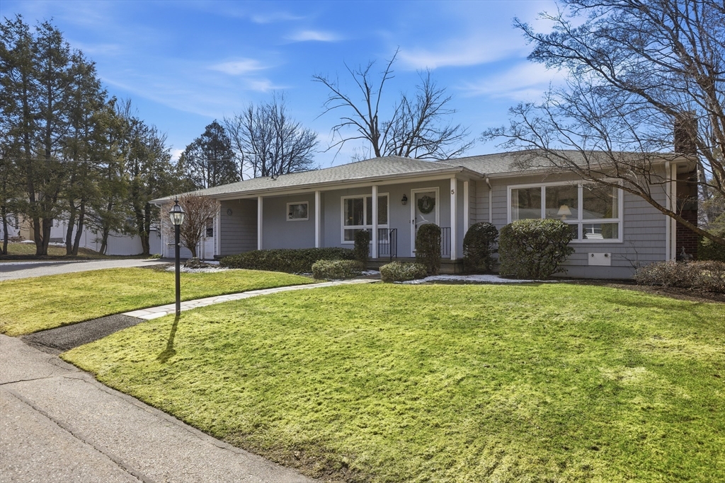 5 Cloverleaf Rd, Leominster, Massachusetts, 3 Bedrooms Bedrooms, 6 Rooms Rooms,1.5 BathroomsBathrooms,Residential,For Sale,Cloverleaf Rd,73492419