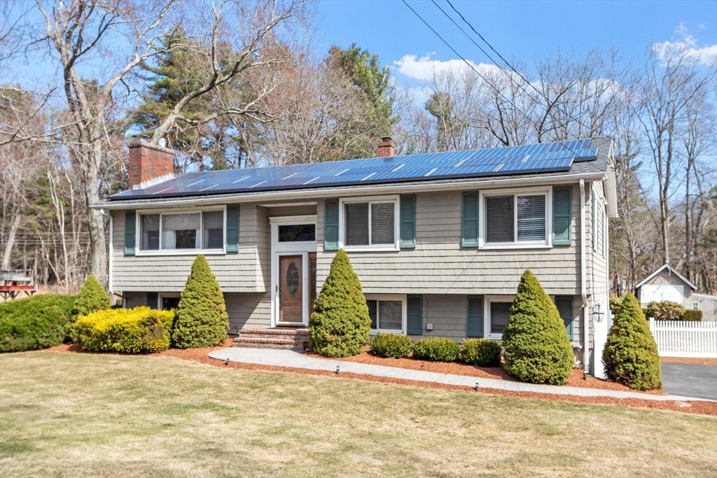 4 Dayton Street, Chelmsford, Massachusetts, 3 Bedrooms Bedrooms, 8 Rooms Rooms,2 BathroomsBathrooms,Residential,For Sale,Dayton Street,73492535