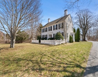 585 Careswell St, Marshfield, Massachusetts, 4 Bedrooms Bedrooms, 10 Rooms Rooms,3.5 BathroomsBathrooms,Residential,For Sale,Careswell St,73492478