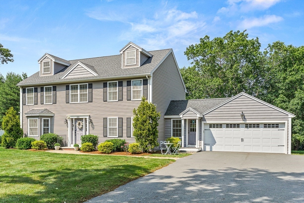 415 Lowell Street, Lynnfield, Massachusetts, 3 Bedrooms Bedrooms, 9 Rooms Rooms,2.5 BathroomsBathrooms,Residential,For Sale,Lowell Street,73492444