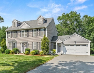 415 Lowell Street, Lynnfield, Massachusetts, 3 Bedrooms Bedrooms, 9 Rooms Rooms,2.5 BathroomsBathrooms,Residential,For Sale,Lowell Street,73492444