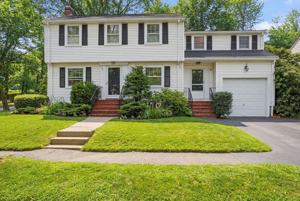 52 Hurlcroft Rd, Milton, Massachusetts, 3 Bedrooms Bedrooms, 10 Rooms Rooms,2.5 BathroomsBathrooms,Residential,For Sale,Hurlcroft Rd,73492427