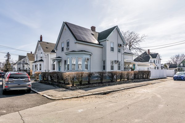 11 Cambridge St, Lawrence, Massachusetts, 4 Bedrooms Bedrooms, 8 Rooms Rooms,2.5 BathroomsBathrooms,Residential Income,For Sale,Cambridge St,73492587