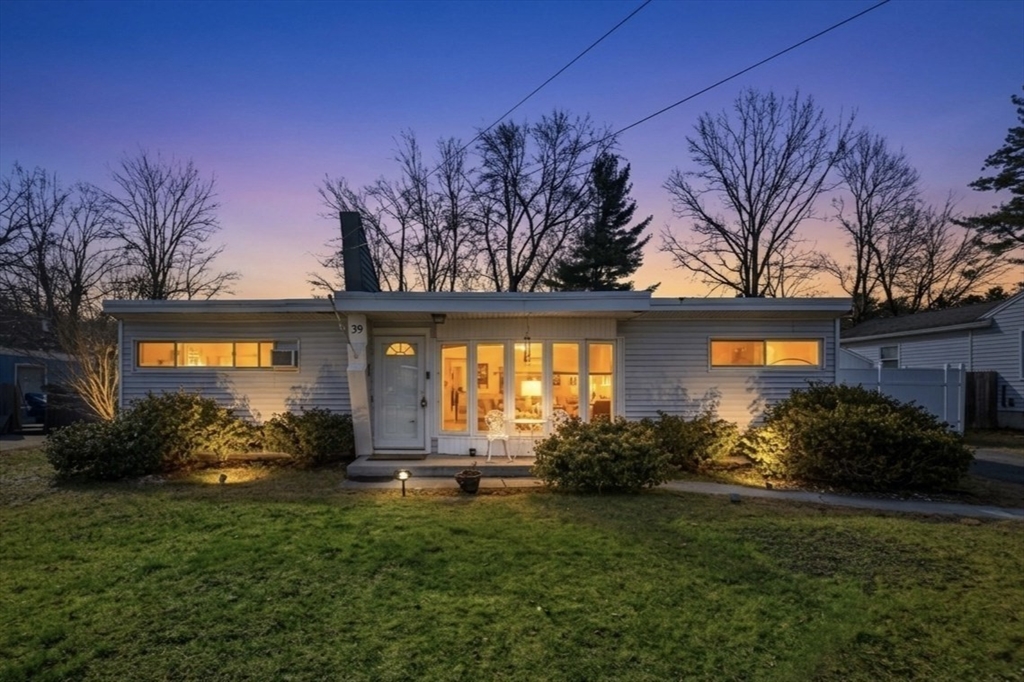 39 Groton St, Springfield, Massachusetts, 4 Bedrooms Bedrooms, 7 Rooms Rooms,1 BathroomBathrooms,Residential,For Sale,Groton St,73492612