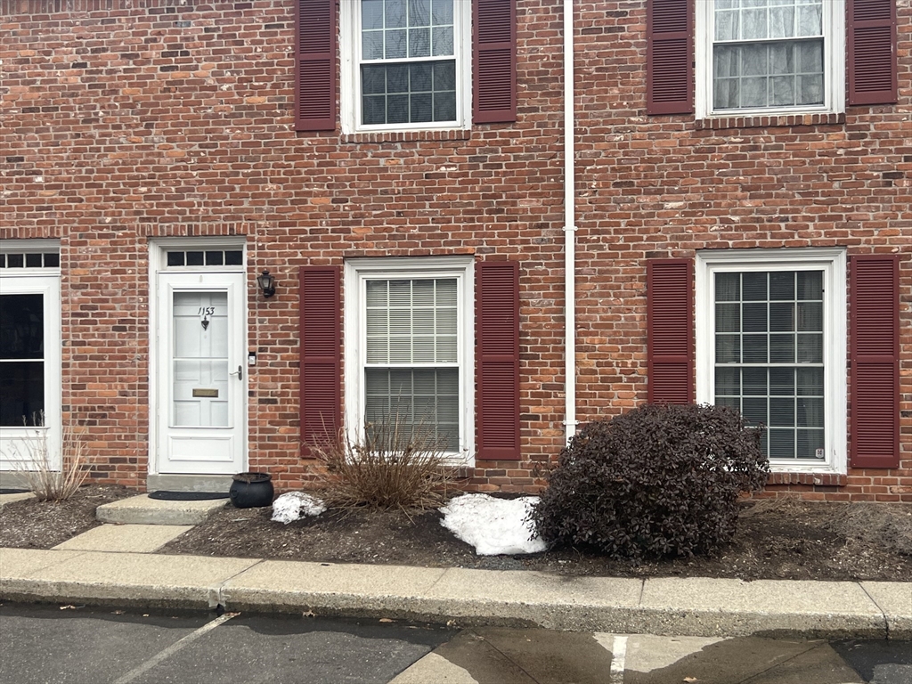 1153 Dickinson Street, Springfield, Massachusetts, 2 Bedrooms Bedrooms, 4 Rooms Rooms,1.5 BathroomsBathrooms,Residential Lease,For Rent,Dickinson Street,73492536