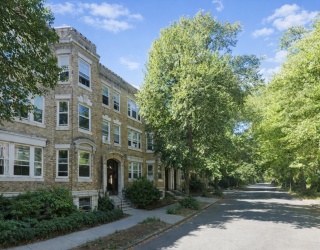 8 Euston St 8 Euston St U: 5, Brookline, Massachusetts, 2 Bedrooms Bedrooms, 4 Rooms Rooms,1 BathroomBathrooms,Residential,For Sale,Euston St 8 Euston St U: 5,73492624