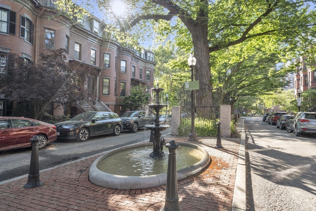 19 Braddock Park, Boston, Massachusetts, 5 Bedrooms Bedrooms, 9 Rooms Rooms,2 BathroomsBathrooms,Residential Lease,For Rent,Braddock Park,73492652