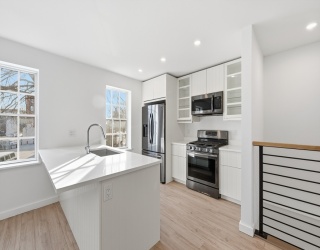 289 Central St, Lowell, Massachusetts, 4 Bedrooms Bedrooms, 10 Rooms Rooms,3.5 BathroomsBathrooms,Residential Income,For Sale,Central St,73492672