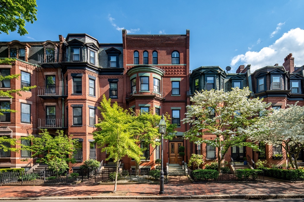 340 Marlborough St, Boston, Massachusetts, 5 Bedrooms Bedrooms, 10 Rooms Rooms,4 BathroomsBathrooms,Residential,For Sale,Marlborough St,73492678