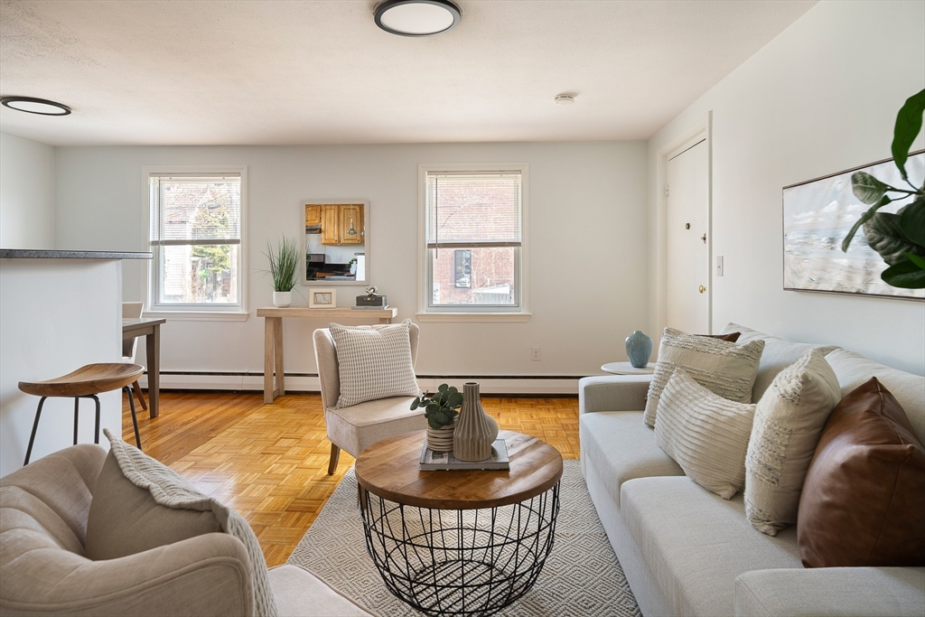 10 Avon St, Somerville, Massachusetts, 2 Bedrooms Bedrooms, 4 Rooms Rooms,1 BathroomBathrooms,Residential,For Sale,Avon St,73492653