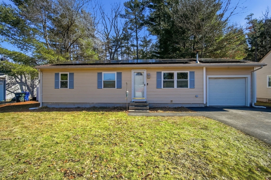 239 Hanson Dr, Springfield, Massachusetts, 3 Bedrooms Bedrooms, 5 Rooms Rooms,1 BathroomBathrooms,Residential,For Sale,Hanson Dr,73492607