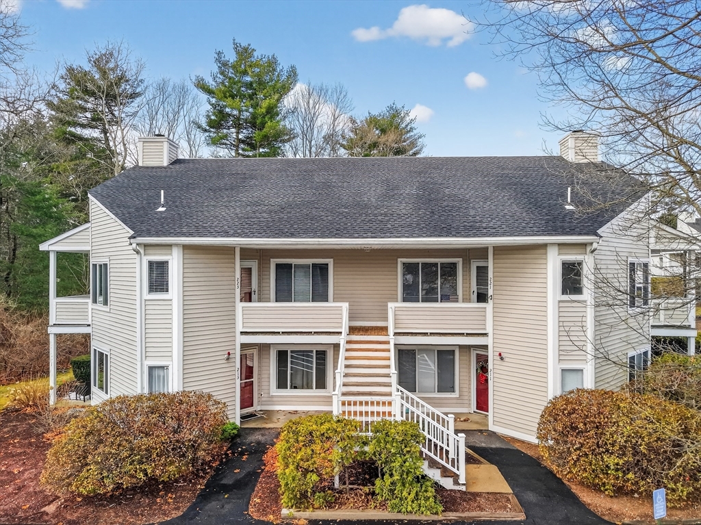 750 Whittenton St, Taunton, Massachusetts, 2 Bedrooms Bedrooms, 4 Rooms Rooms,1 BathroomBathrooms,Residential,For Sale,Whittenton St,73492687