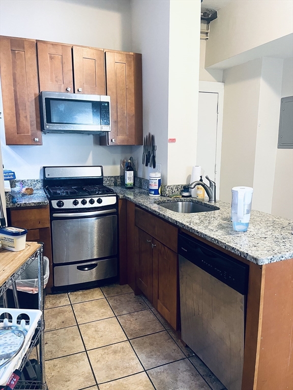 4 Fountain Place, Boston, Massachusetts, 3 Bedrooms Bedrooms, 5 Rooms Rooms,1 BathroomBathrooms,Residential Lease,For Rent,Fountain Place,73492694