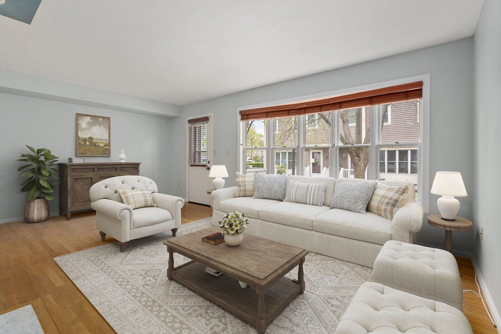 6 Locust Ln, Watertown, Massachusetts, 3 Bedrooms Bedrooms, 6 Rooms Rooms,2.5 BathroomsBathrooms,Residential Lease,For Rent,Locust Ln,73492707