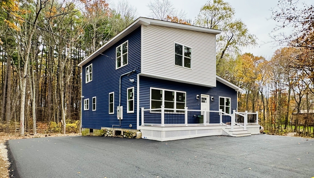 40 Craigie Ave, Haverhill, Massachusetts, 3 Bedrooms Bedrooms, 8 Rooms Rooms,2.5 BathroomsBathrooms,Residential,For Sale,Craigie Ave,73492681