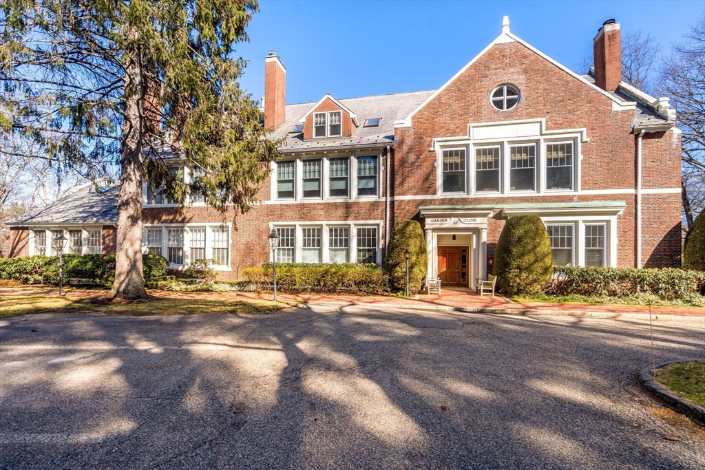 63 Garden Road, Wellesley, Massachusetts, 2 Bedrooms Bedrooms, 4 Rooms Rooms,2 BathroomsBathrooms,Residential,For Sale,Garden Road,73492717