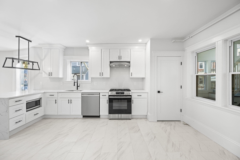 10 Beech St, Cambridge, Massachusetts, 2 Bedrooms Bedrooms, 5 Rooms Rooms,2 BathroomsBathrooms,Residential,For Sale,Beech St,73492655