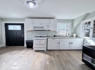 82 Hyde Park St, Dedham, Massachusetts, 1 Bedroom Bedrooms, 3 Rooms Rooms,1 BathroomBathrooms,Residential Lease,For Rent,Hyde Park St,73492724