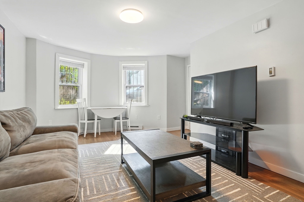 80 E Brookline St, Boston, Massachusetts, 2 Bedrooms Bedrooms, 4 Rooms Rooms,1 BathroomBathrooms,Residential Lease,For Rent,E Brookline St,73492737