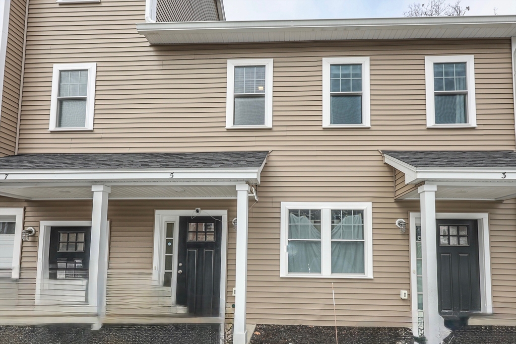 7 Gorham St, Chelmsford, Massachusetts, 1 Bedroom Bedrooms, 3 Rooms Rooms,1 BathroomBathrooms,Residential,For Sale,Gorham St,73492482