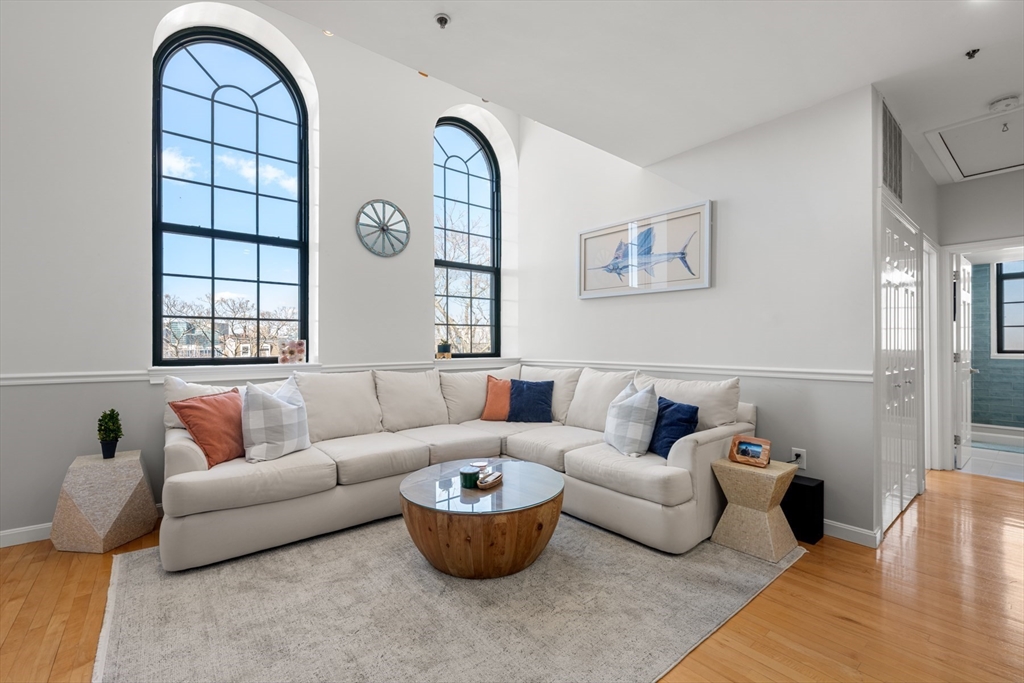 486 E 3rd St, Boston, Massachusetts, 3 Bedrooms Bedrooms, 5 Rooms Rooms,1 BathroomBathrooms,Residential,For Sale,E 3rd St,73492719