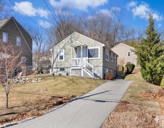 98 Lakeshore Drive, Marlborough, Massachusetts, 2 Bedrooms Bedrooms, 5 Rooms Rooms,1 BathroomBathrooms,Residential,For Sale,Lakeshore Drive,73492759