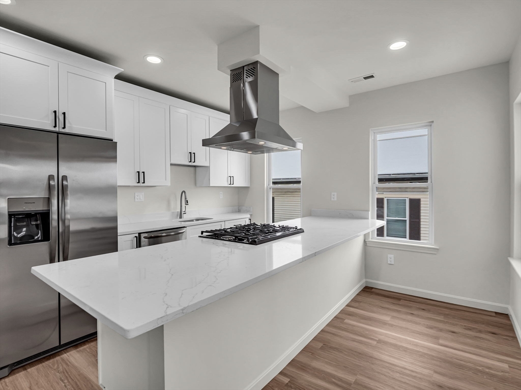 12 Alpine St, Worcester, Massachusetts, 4 Bedrooms Bedrooms, 7 Rooms Rooms,2 BathroomsBathrooms,Residential Lease,For Rent,Alpine St,73492763