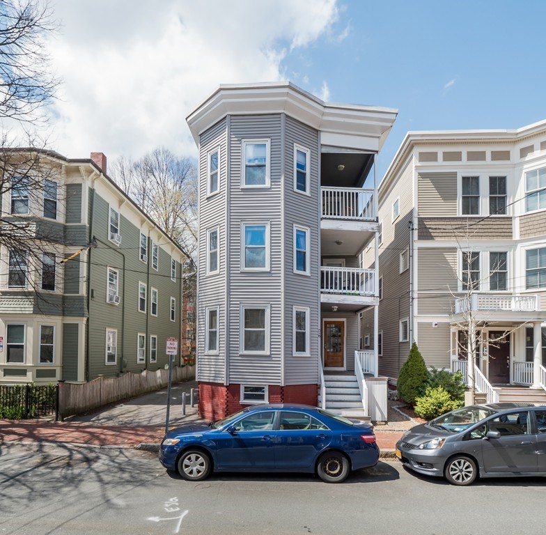 17 Athens, Cambridge, Massachusetts, 2 Bedrooms Bedrooms, 8 Rooms Rooms,1.5 BathroomsBathrooms,Residential Lease,For Rent,Athens,73492765