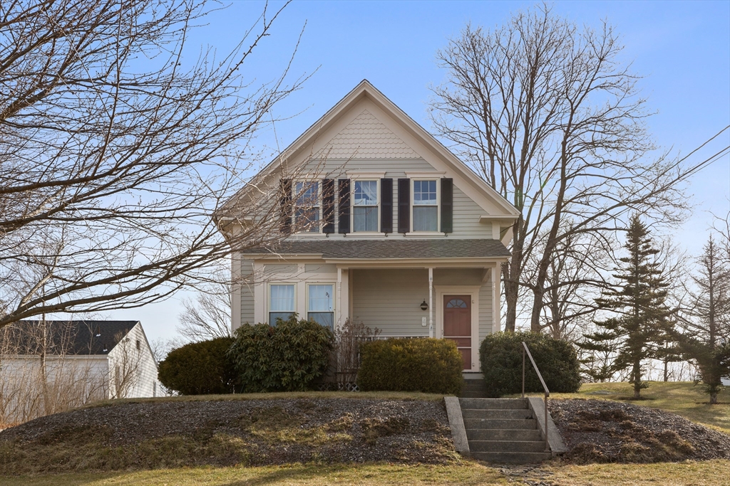 4 White Ave, Douglas, Massachusetts, 3 Bedrooms Bedrooms, 6 Rooms Rooms,1 BathroomBathrooms,Residential,For Sale,White Ave,73492807