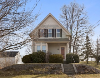 4 White Ave, Douglas, Massachusetts, 3 Bedrooms Bedrooms, 6 Rooms Rooms,1 BathroomBathrooms,Residential,For Sale,White Ave,73492807