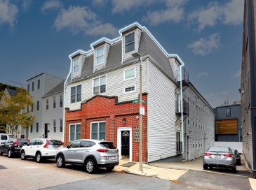 550 E 3rd St, Boston, Massachusetts, 6 Bedrooms Bedrooms, 12 Rooms Rooms,3 BathroomsBathrooms,Residential Income,For Sale,E 3rd St,73492836