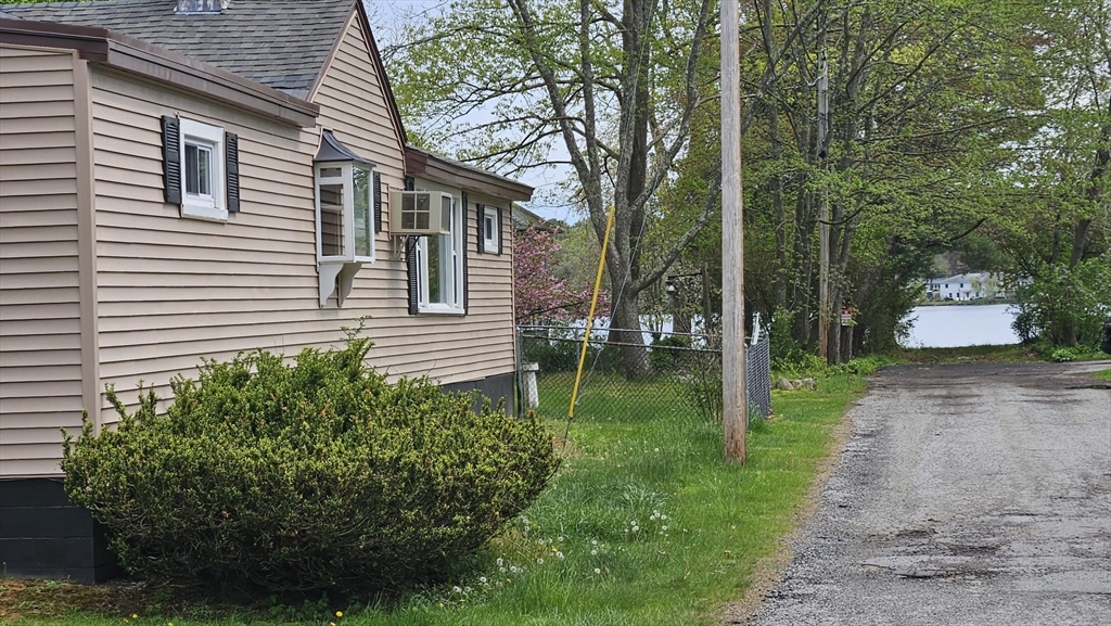 2 Hedgeway St, Ayer, Massachusetts, 4 Bedrooms Bedrooms, 7 Rooms Rooms,2 BathroomsBathrooms,Residential Lease,For Rent,Hedgeway St,73492845