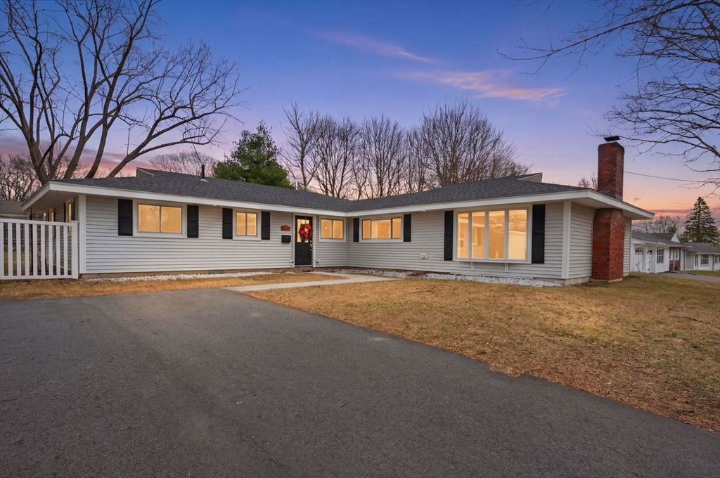 11 Pontiac Rd, Peabody, Massachusetts, 3 Bedrooms Bedrooms, 9 Rooms Rooms,2.5 BathroomsBathrooms,Residential,For Sale,Pontiac Rd,73492770