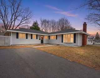 11 Pontiac Rd, Peabody, Massachusetts, 3 Bedrooms Bedrooms, 9 Rooms Rooms,2.5 BathroomsBathrooms,Residential,For Sale,Pontiac Rd,73492770