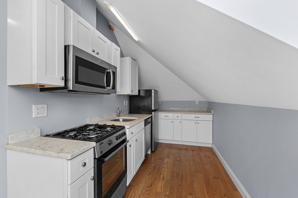 38 Berkeley, Somerville, Massachusetts, 3 Rooms Rooms,1 BathroomBathrooms,Residential Lease,For Rent,Berkeley,73492779