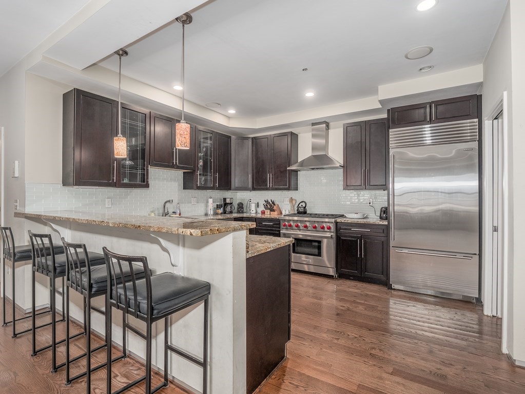 350 West Broadway, Boston, Massachusetts, 3 Bedrooms Bedrooms, 7 Rooms Rooms,2 BathroomsBathrooms,Residential Lease,For Rent,West Broadway,73492760