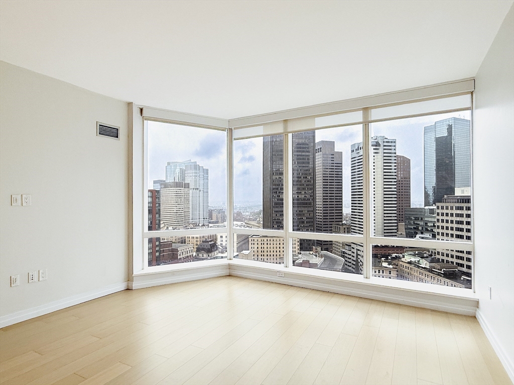 1 Franklin St, Boston, Massachusetts, 2 Bedrooms Bedrooms, 6 Rooms Rooms,2 BathroomsBathrooms,Residential Lease,For Rent,Franklin St,73492865