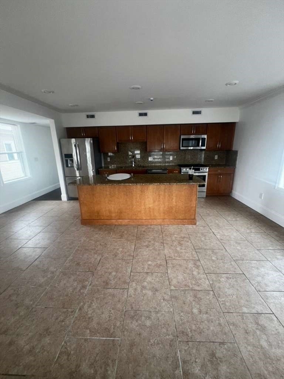 375 Crescent Ave, Chelsea, Massachusetts, 4 Bedrooms Bedrooms, 5 Rooms Rooms,1 BathroomBathrooms,Residential Lease,For Rent,Crescent Ave,73492864