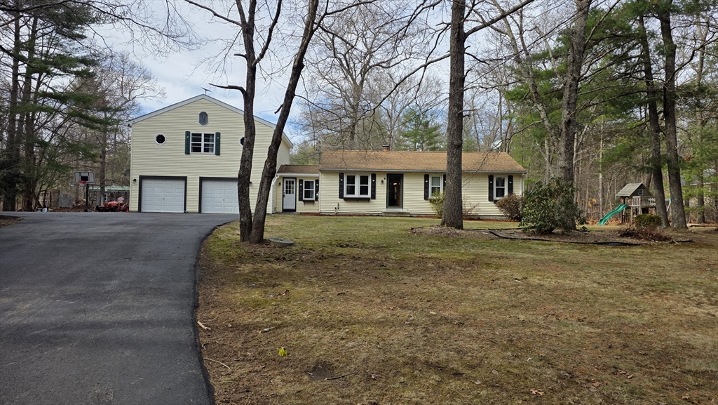 11 Walnut St, Douglas, Massachusetts, 4 Bedrooms Bedrooms, 9 Rooms Rooms,2 BathroomsBathrooms,Residential,For Sale,Walnut St,73492783